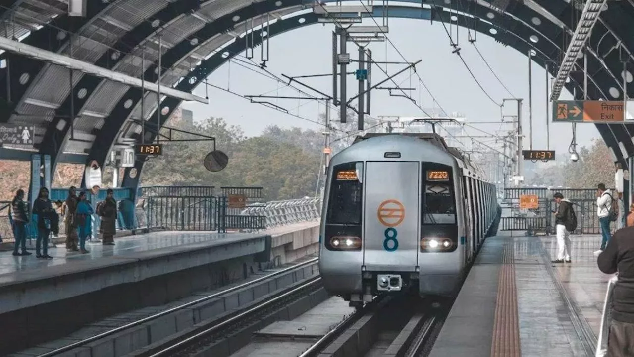 Delhi Metro के स्टेशनों पर अब मिलेगा नया फीचर, किसी मुश्किल में हों तो तुरंत स्कैन करें QR कोड