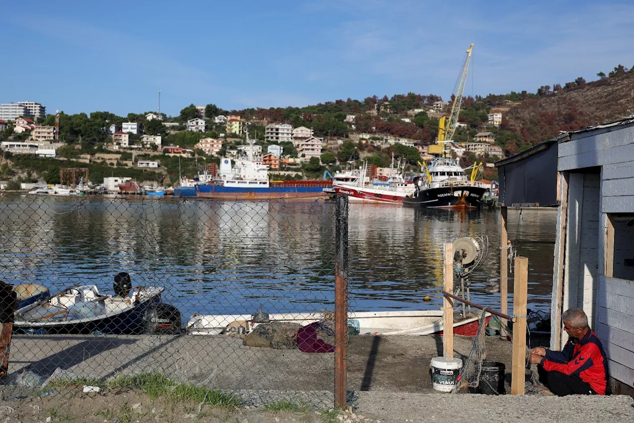 Accord entre Italie et Albanie: le bateau avec les premiers migrants est arrivé en Albanie