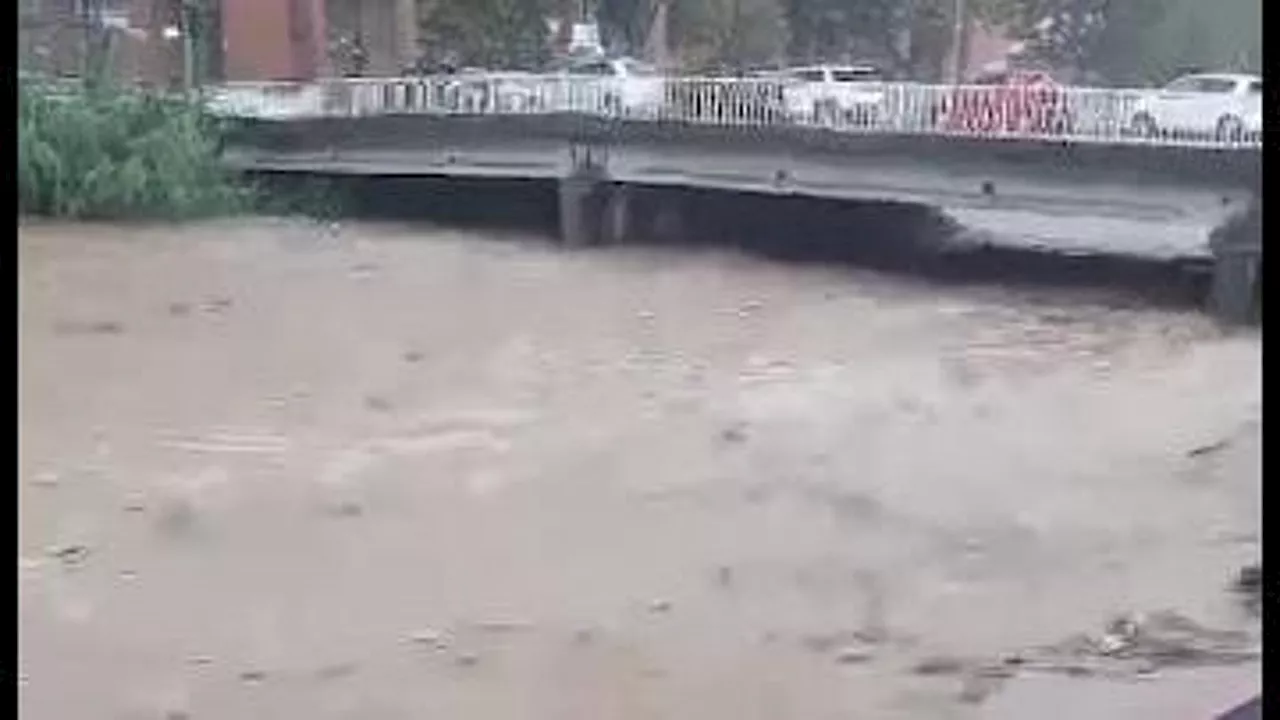 Allerta meteo in Liguria, il torrente Letimbro in piena a Savona