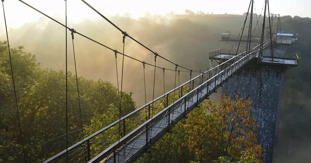 Au cœur de la Suisse Normande, ce viaduc offre des panoramas impressionnants en automne