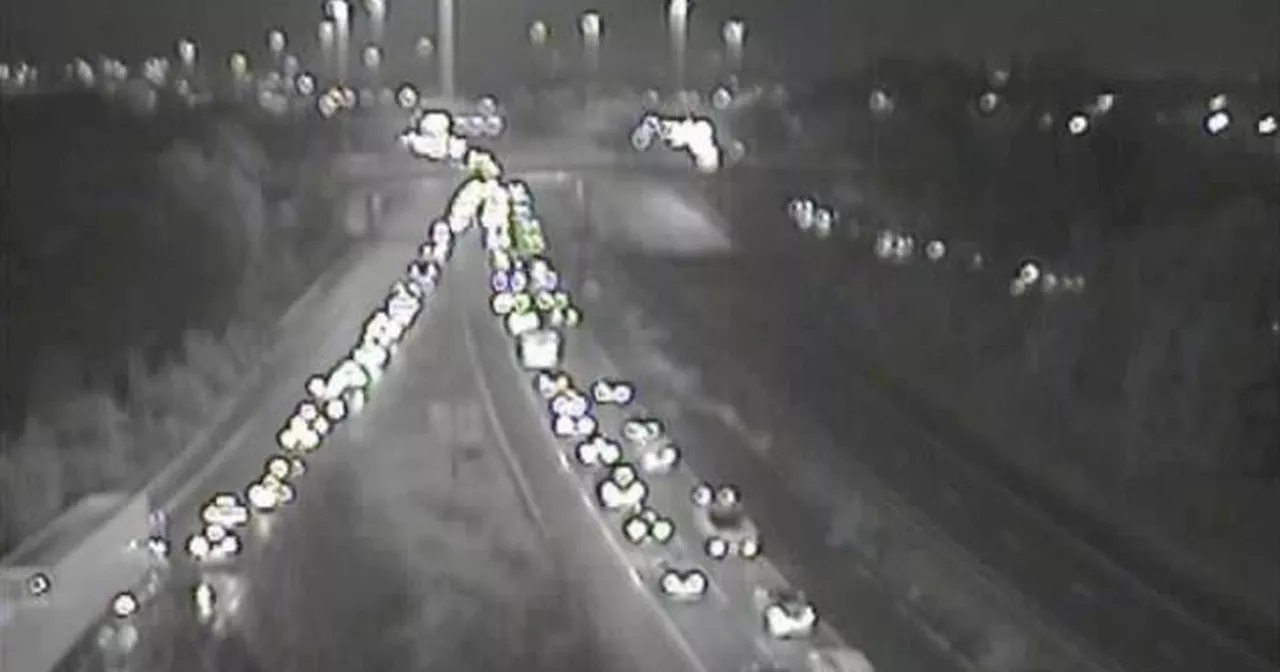 LIVE M60 traffic as police incident forces motorway to shut in BOTH directions