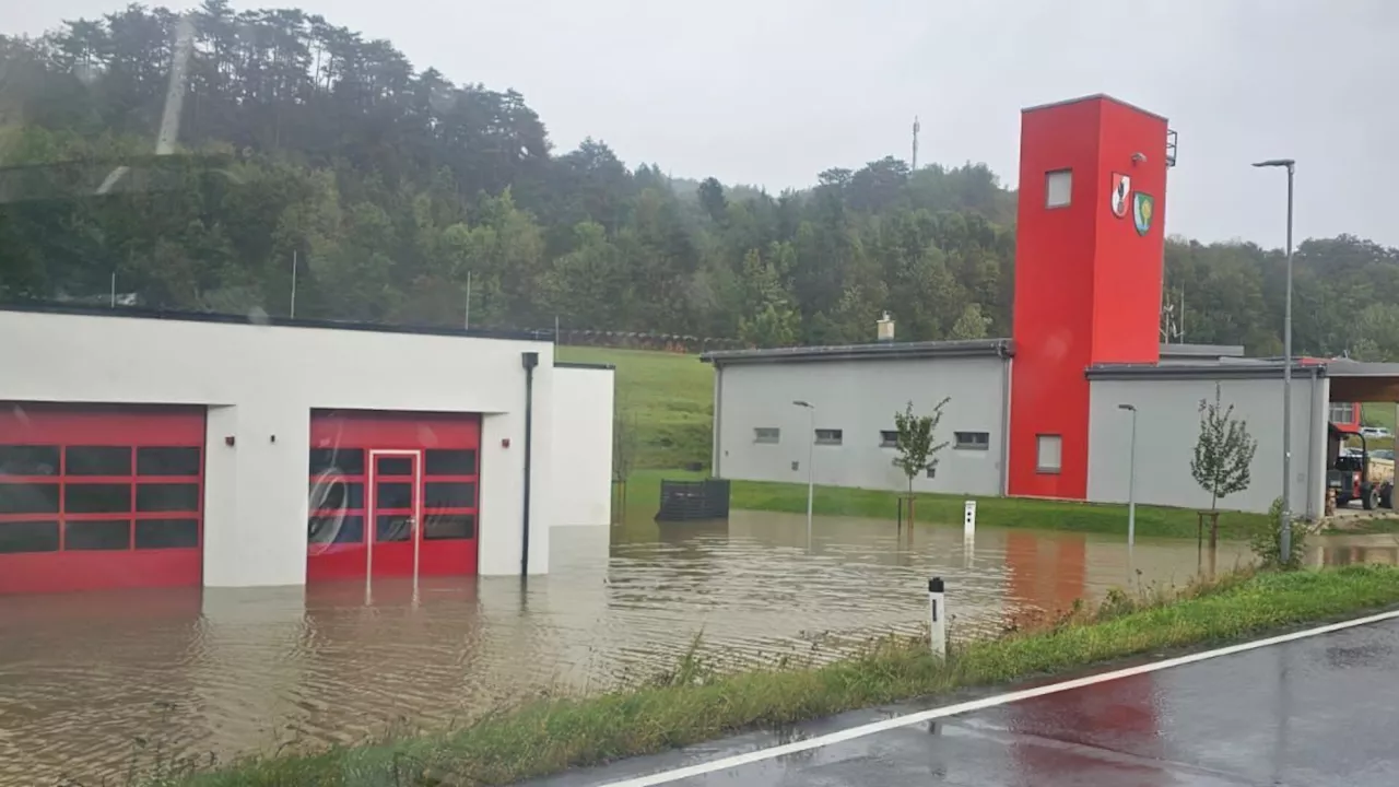 Neue Rotkreuz-Dienststelle Alland nach Hochwasser wieder Baustelle