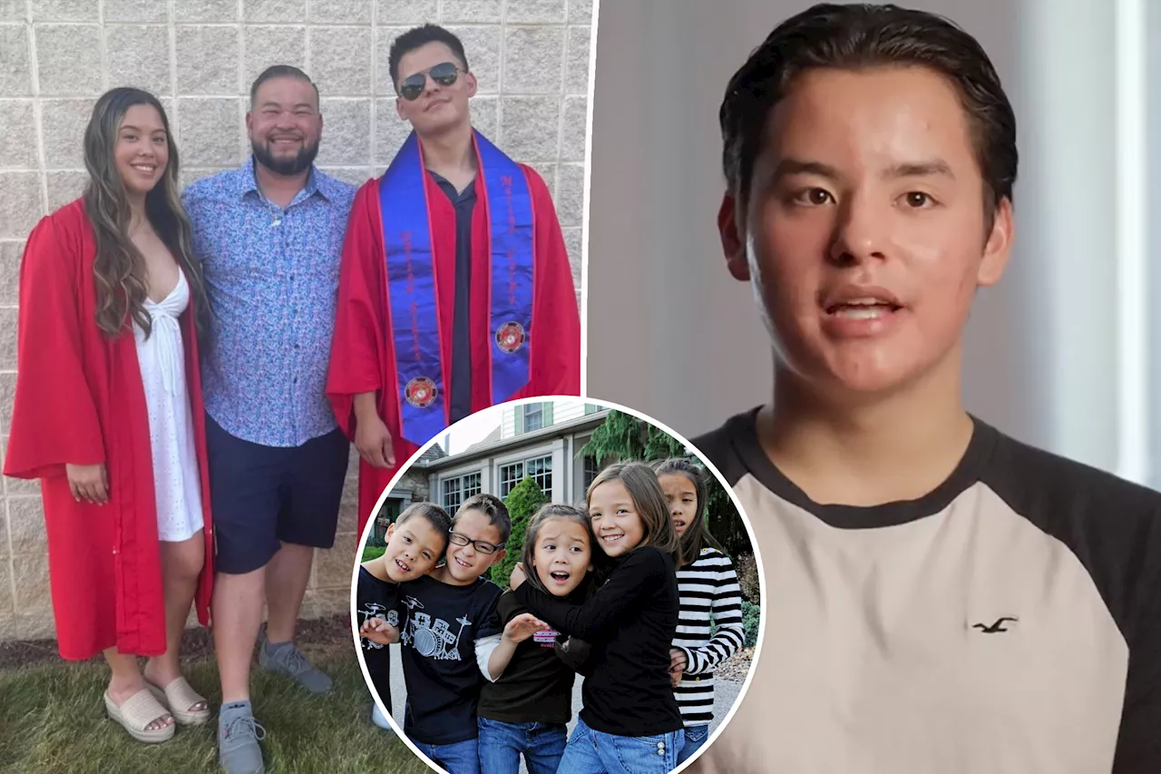 Collin Gosselin has offered an 'olive branch' to estranged siblings but is waiting for it to be 'returned,' dad Jon says