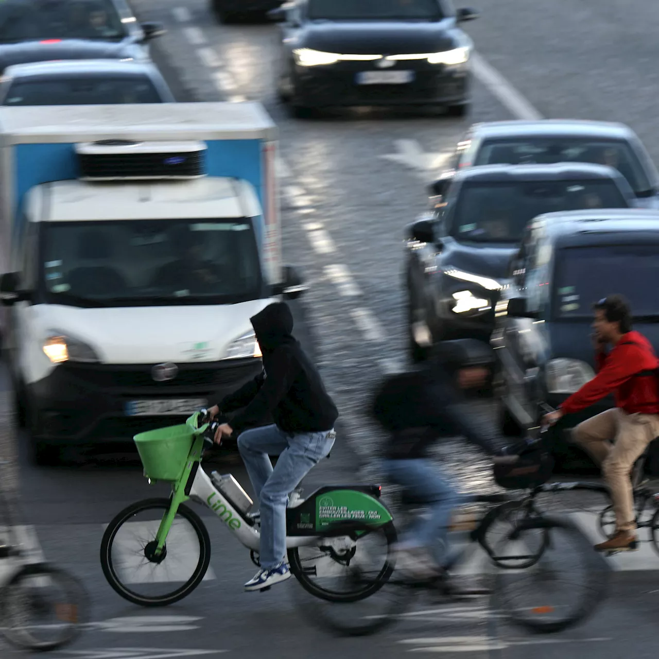 Paris : un cycliste tué par un automobiliste après une altercation