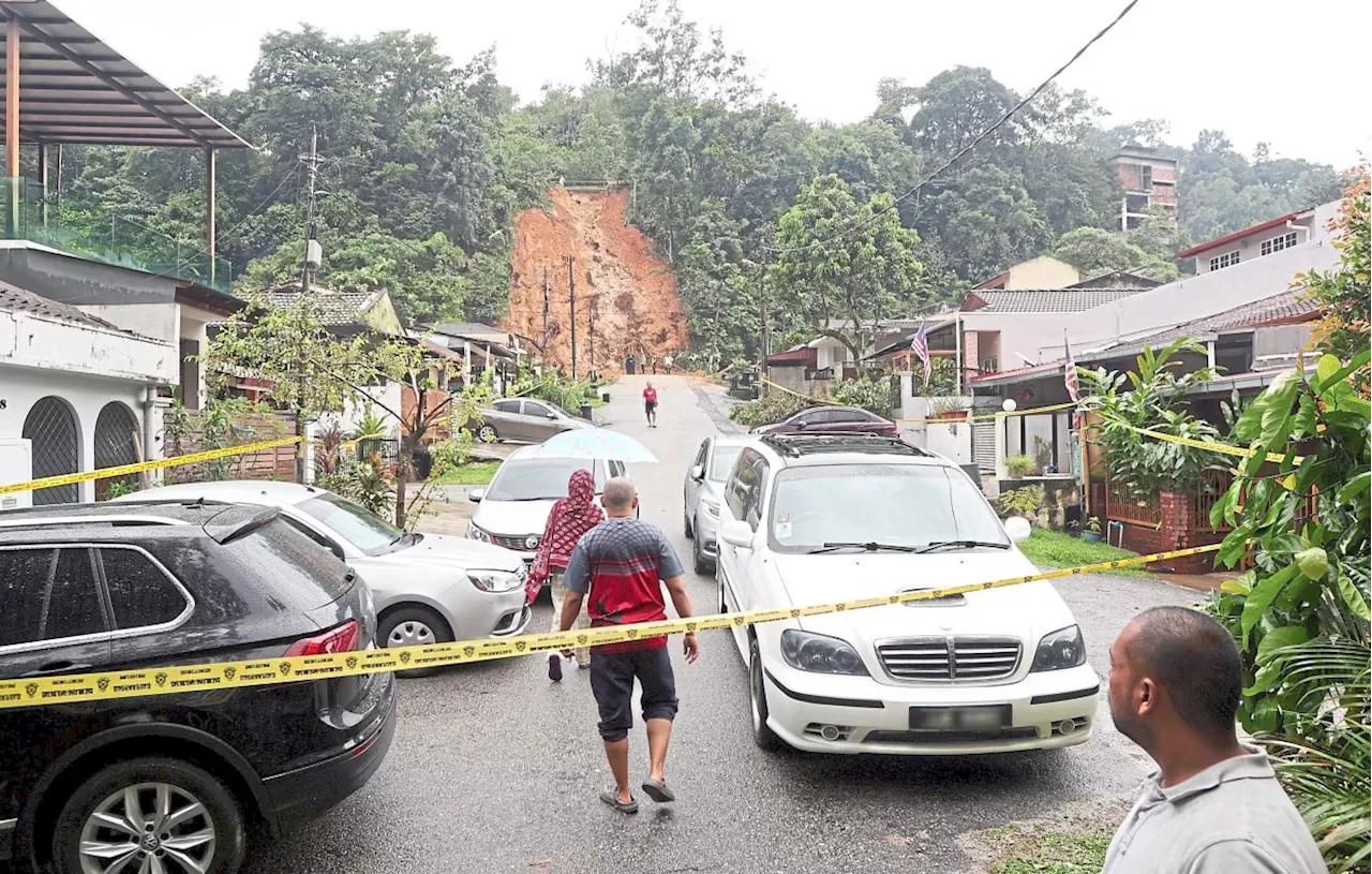 Landslide hits Taman Melawati