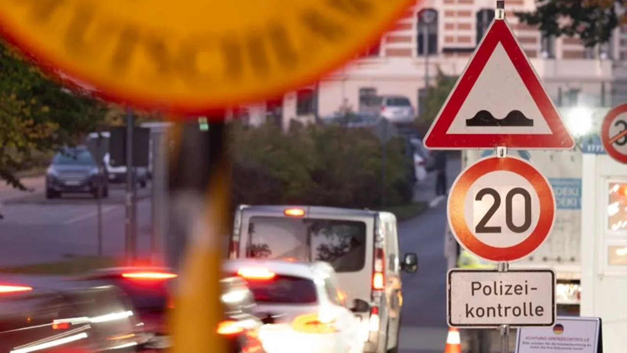 Grenzkontrollen: Ein Jahr Grenzkontrollen - Schuster fordert weitere Schritte