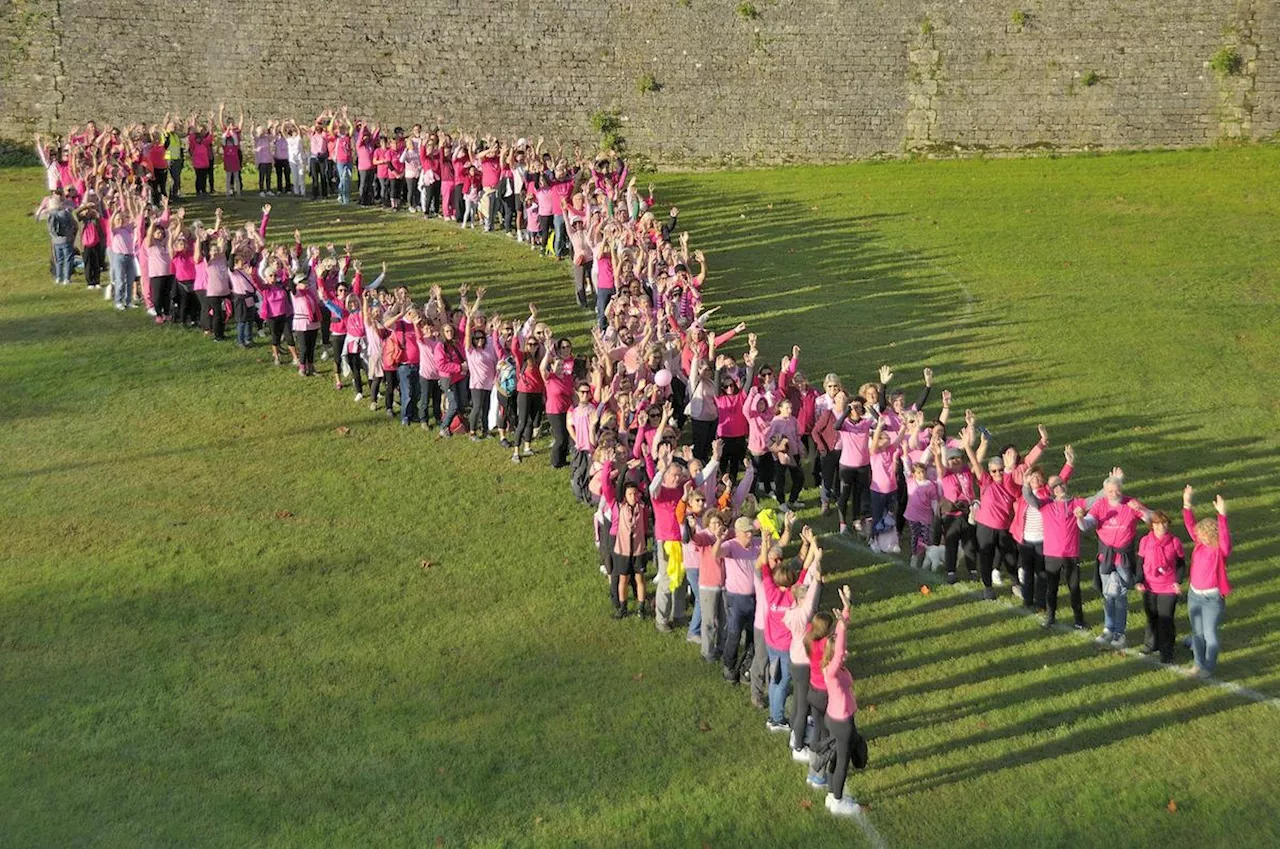 Gironde : quelque 600 personnes ont créé le premier Ruban rose humain à Blaye