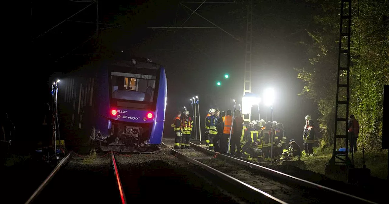 Strecke nach Zugentgleisung im Saarland weiter gesperrt