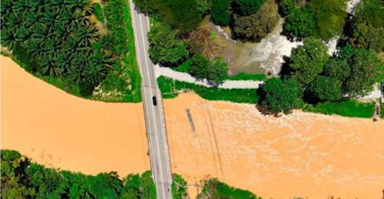 Second wave: Flood evacuees in Sg Siput not allowed home yet