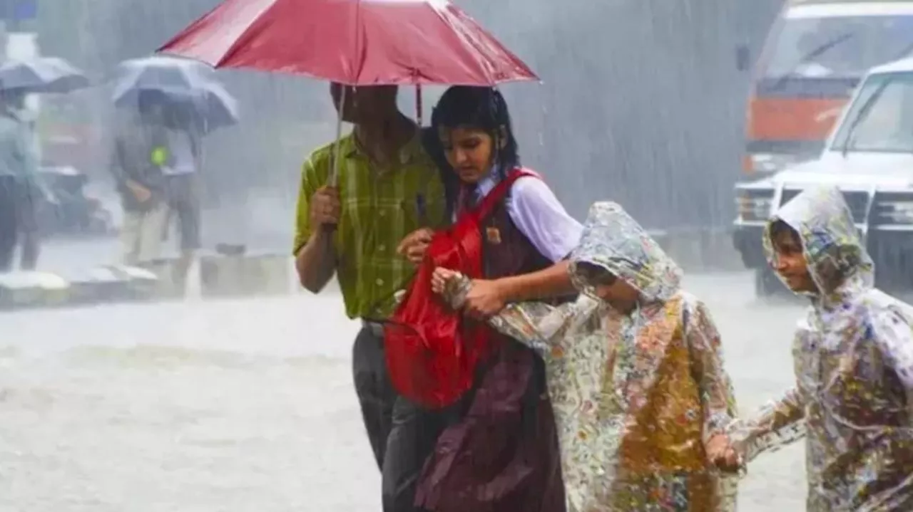 AP Rains Red Alert Areas: ఆ జిల్లాలకు రెడ్ అలర్ట్.. స్కూల్లకు సైతం సెలవు..!