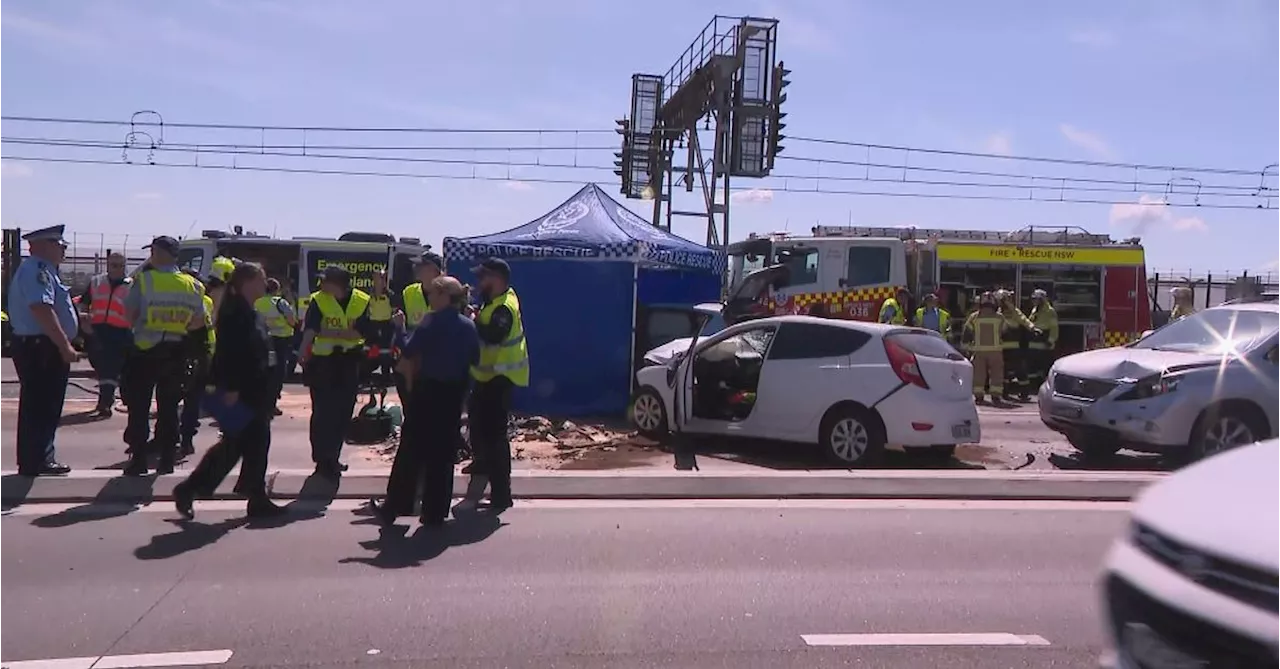 Two men killed in four-car and bus crash on Sydney Harbour Bridge