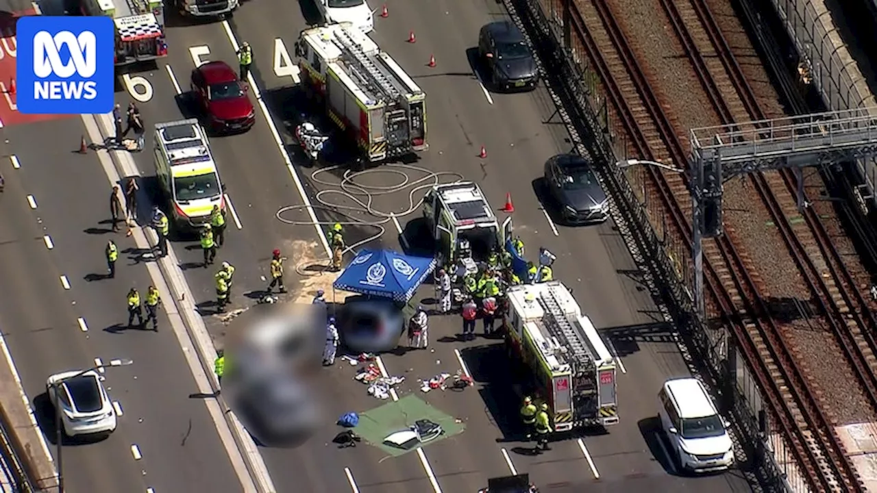 One dead in multi-vehicle crash on Sydney Harbour Bridge