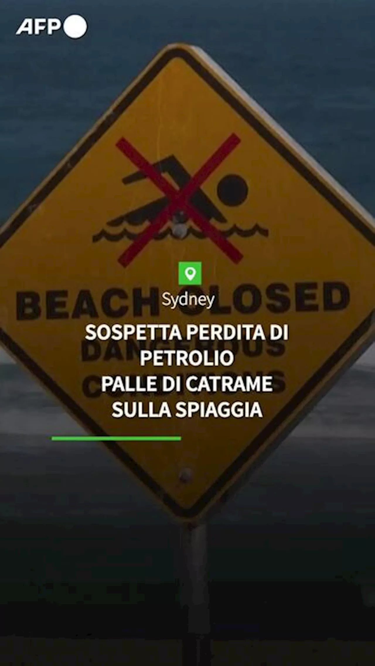 Sospetta perdita di petrolio, palle di catrame sulla spiaggia