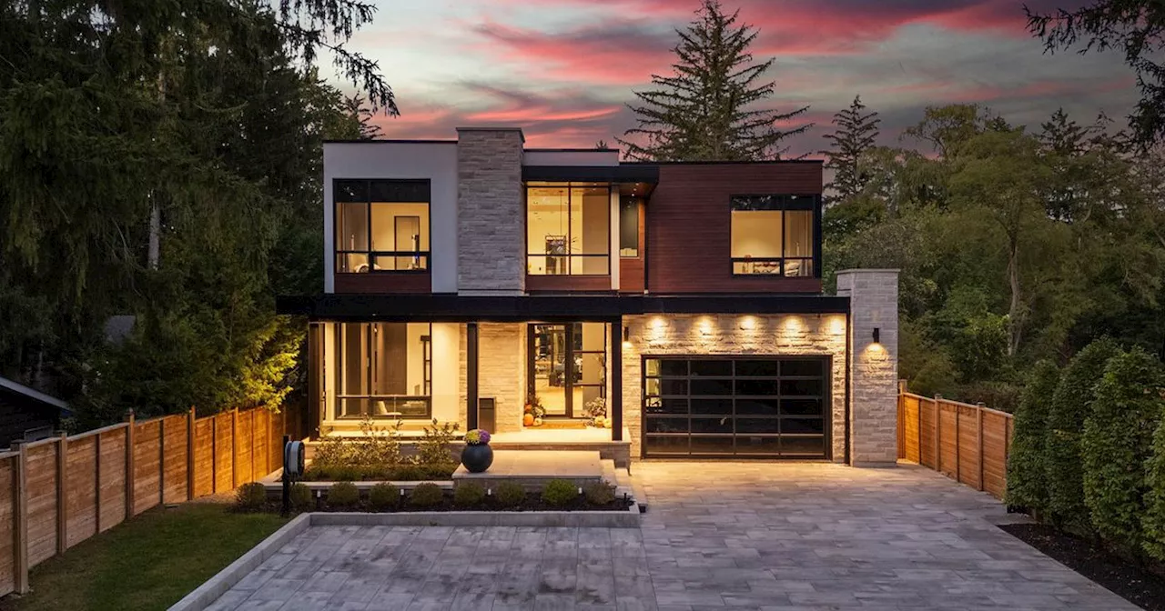 You can watch movies under the stars at $6 million Toronto home with outdoor theatre