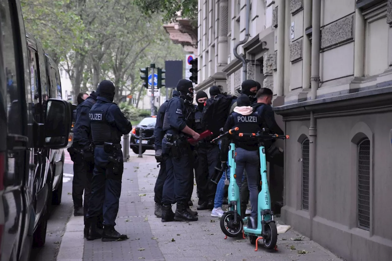 Staatsanwaltschaft Kempten und Bundespolizei München sprengen internationales Schleusernetzwerk Festnahmen und Wohnungsdurchsuchungen in Bayern, Italien und in der Schweiz