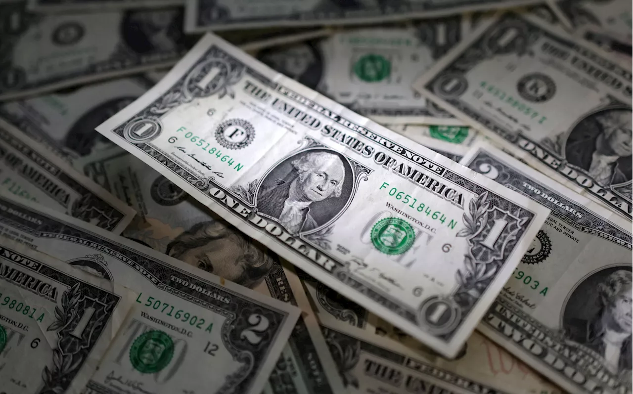 Dólar sobe após dados dos EUA e notícias da China; bolsa recua