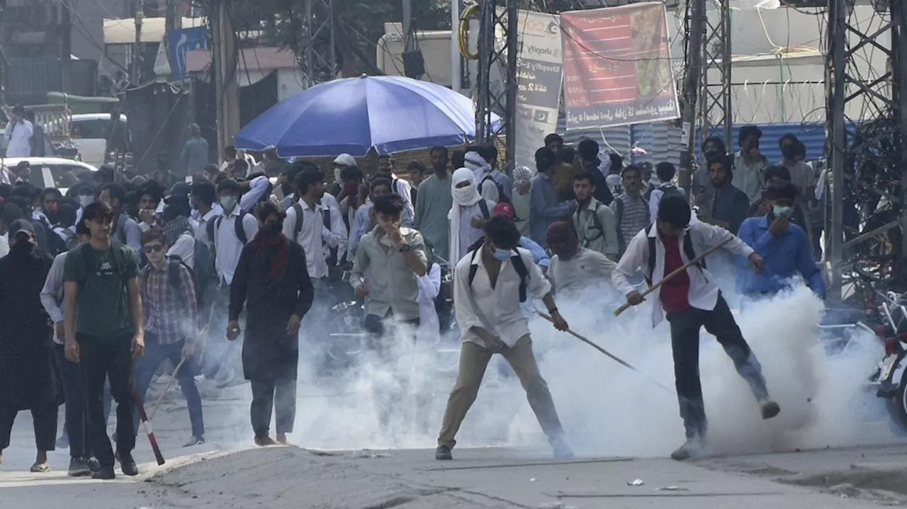 Police Clash With Students Protesting Over Alleged Rape in Pakistan