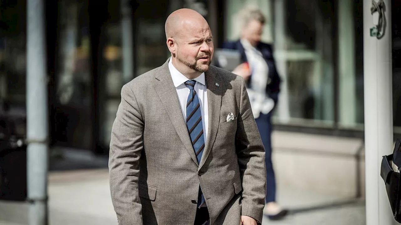 Svar: Peter Kullgren agerar när Centern fallerat