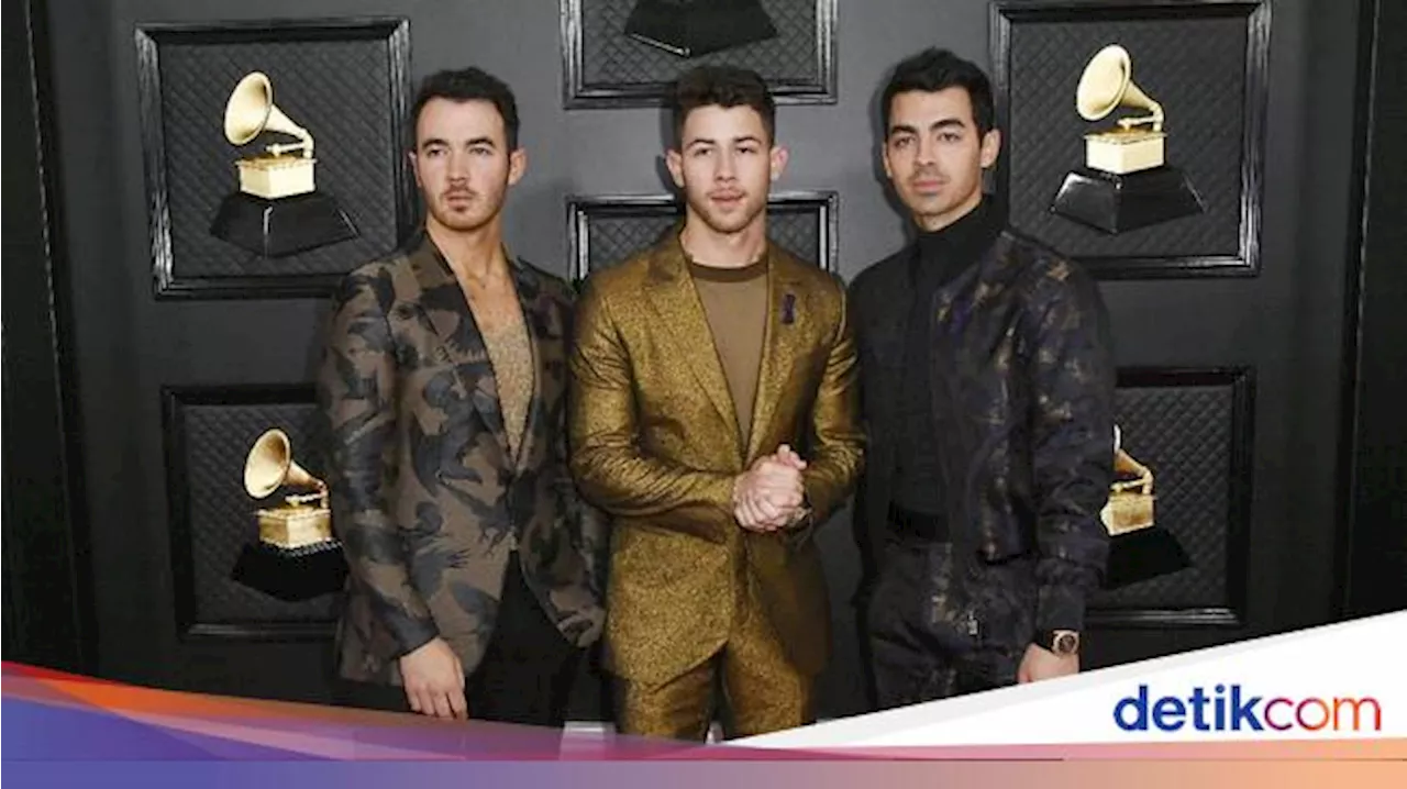 Duh! Ternyata Ini Alasan Nick Jonas Lari dari Panggung saat Konser di Praha