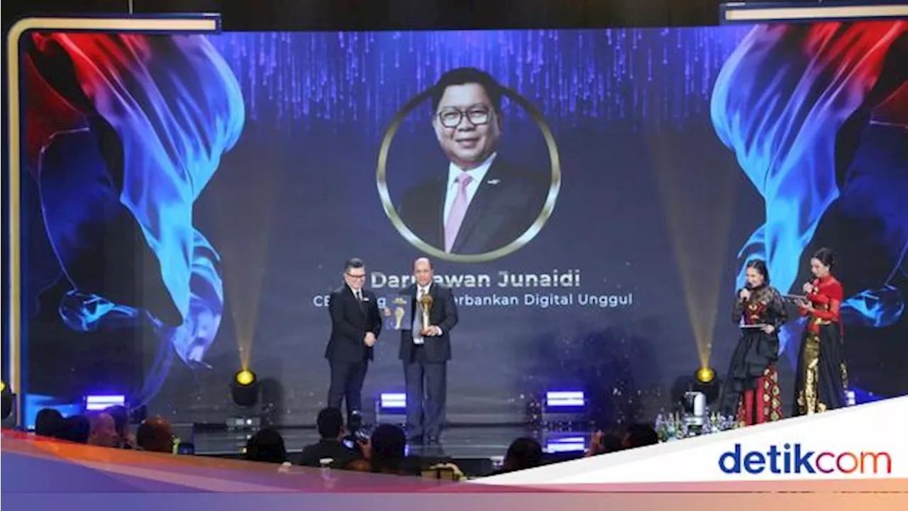 Darmawan Junaidi Raih Penghargaan CEO Visi Perbankan Digital