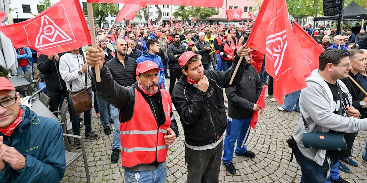 14.000 Stellen sollen wegfallen - Mitarbeiter von Autozulieferer ZF wütend