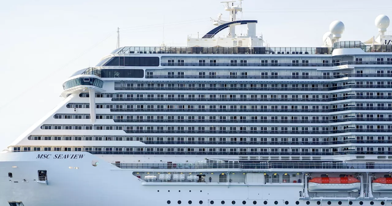 Mutter und Sohn verprügeln Senior auf Kreuzfahrtschiff, doch übersehen Kamera