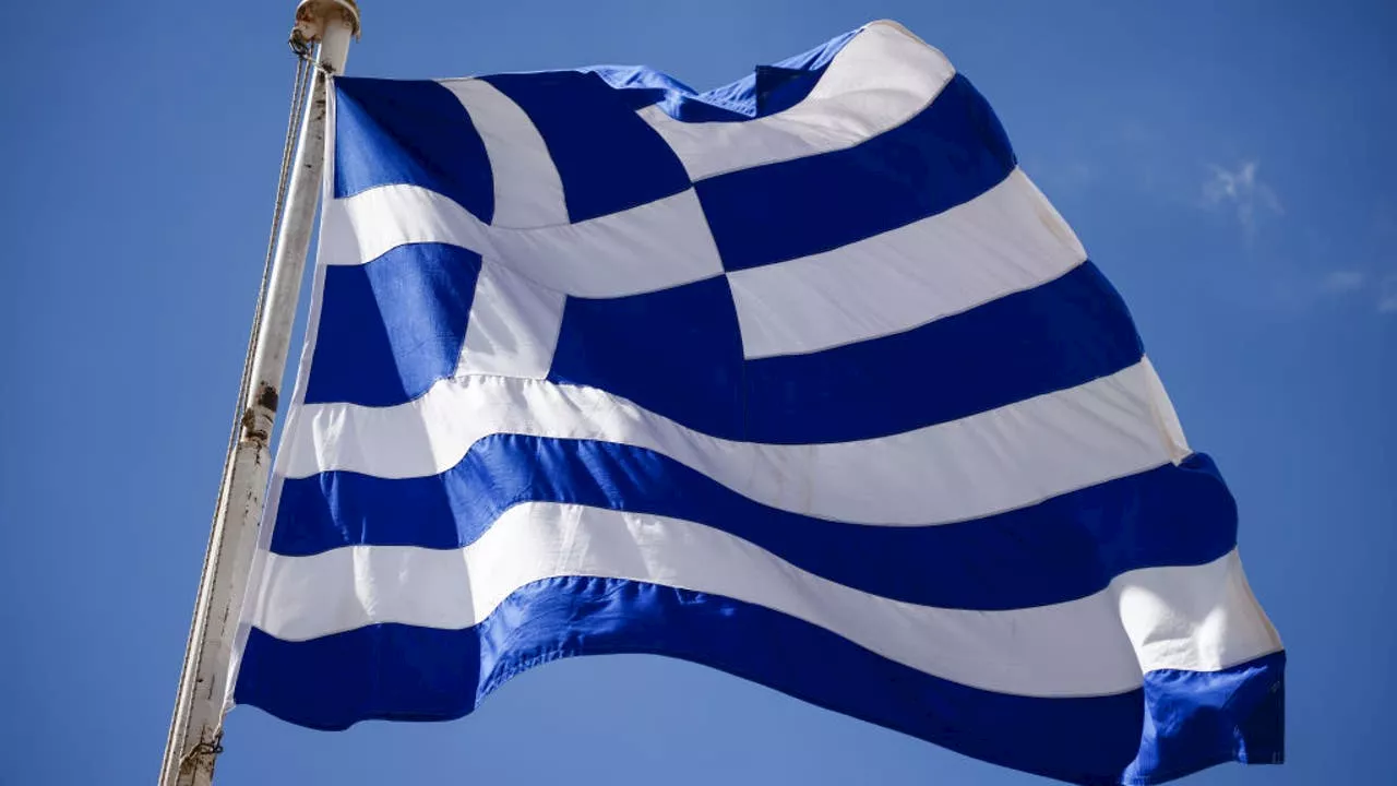 TikToker apologizes after tearing down Greek flags she mistook for Israeli flags: 'My bad'