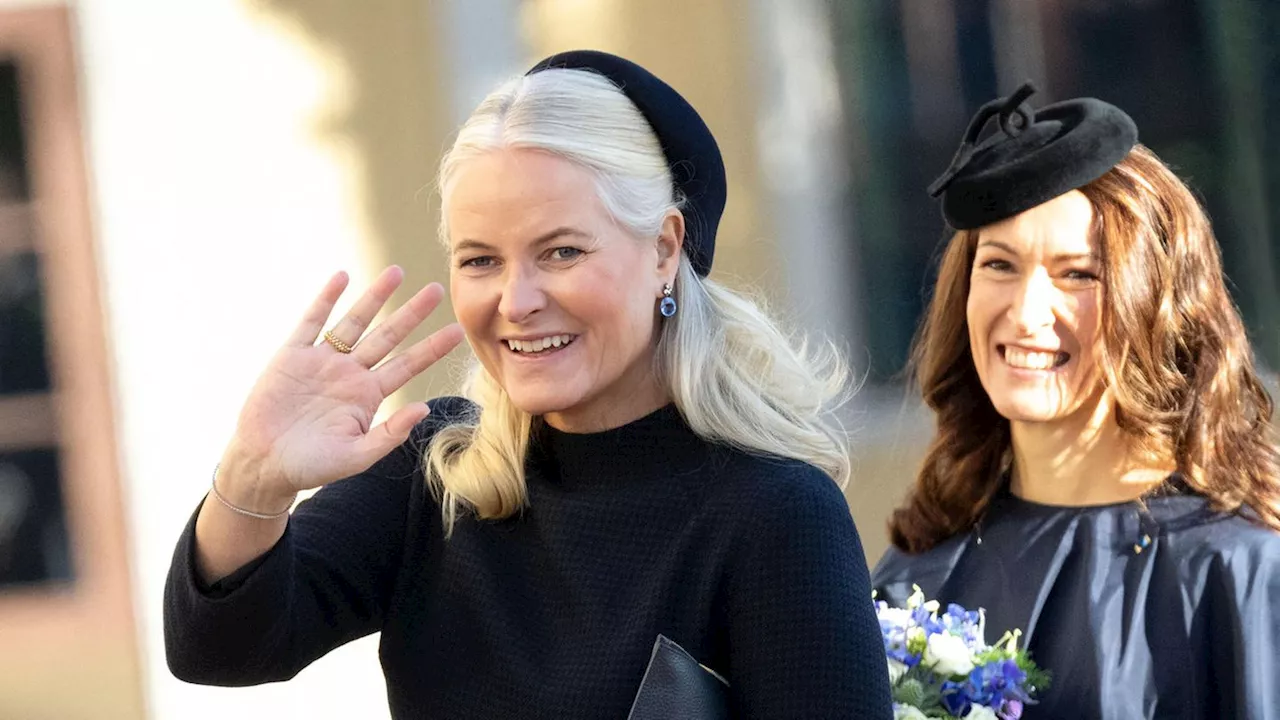 Prinzessin Mette-Marit: Sie trägt gleich drei Mal Kleid vom Schneider