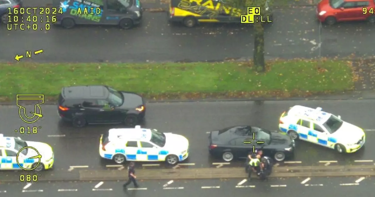 Moment thug caught in Renfrewshire police chase captured in dramatic picture