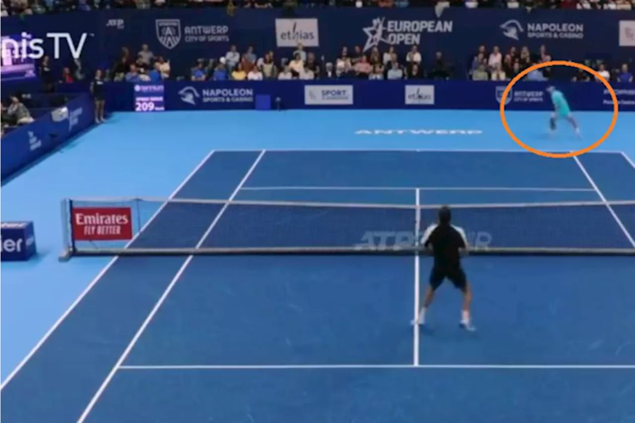 VIDEO. Stefanos Tsitsipas ondanks wonderpunt van tegenstander door op European Open in Antwerpen