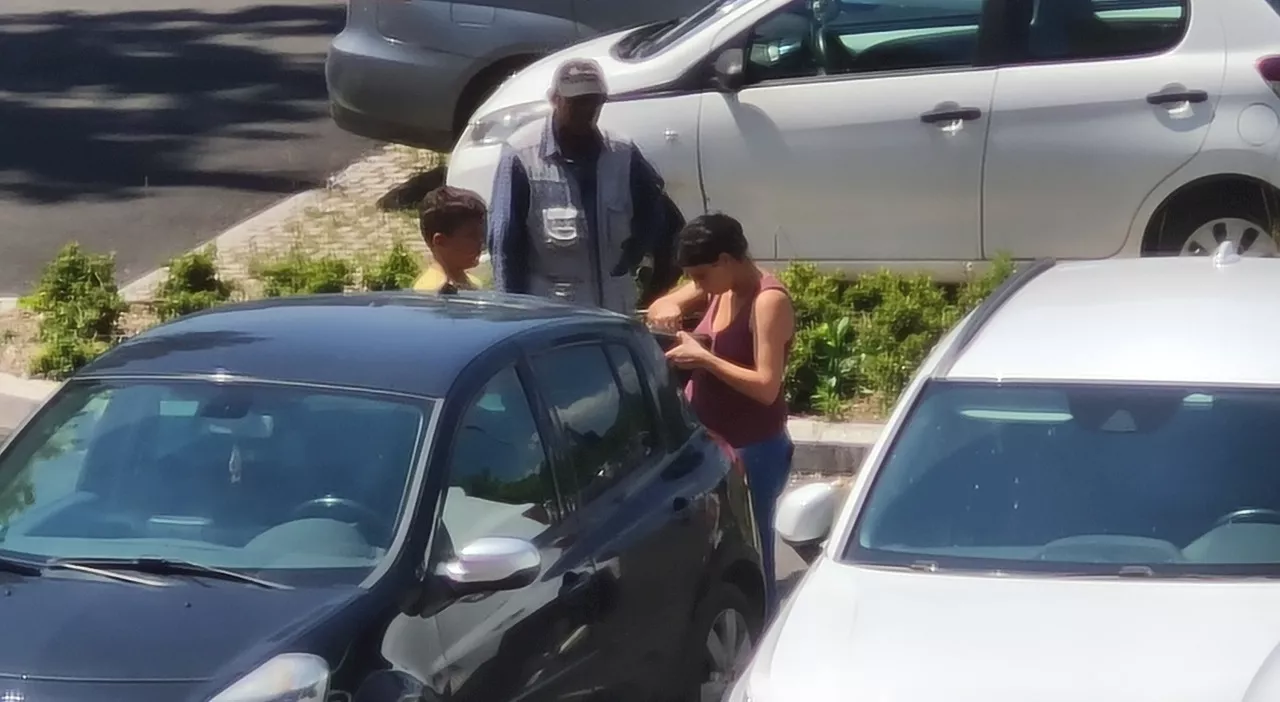 Roma, un parcheggiatore abusivo e molesto a Piazza Conca D'Oro: denunce ignorate, cittadini esasperati