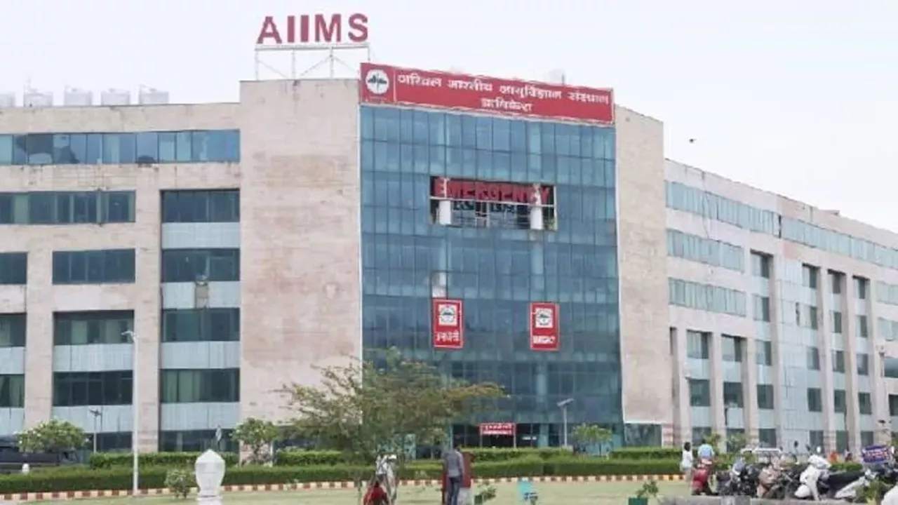 AIIMS Rishikesh में सीनियर रेजिडेंट ने गार्ड को बुरी तरह पीटा, कई डॉक्‍टरों पर मुकदमा दर्ज