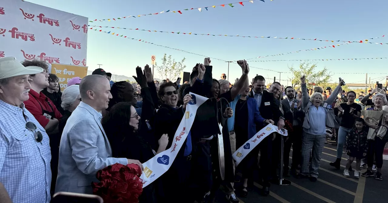 Long-awaited Fry's grocery store opens in Gladden Farms community