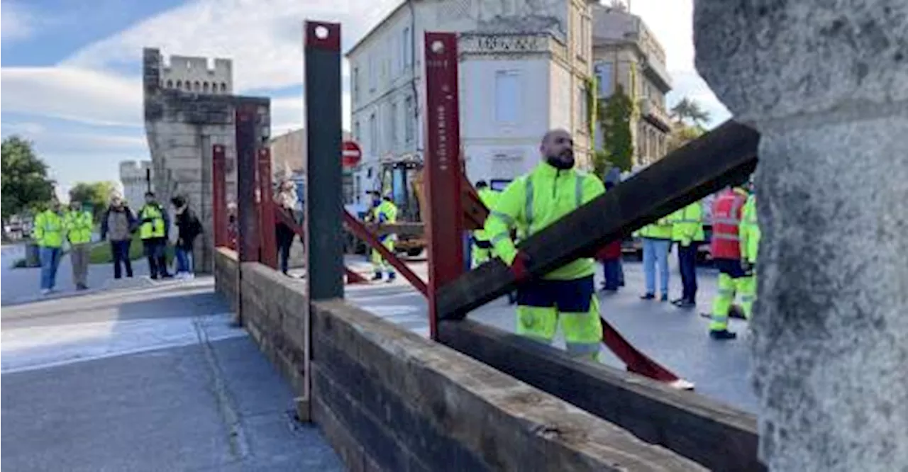 Avignon : des ponts et routes fermés en raison de la crue du Rhône