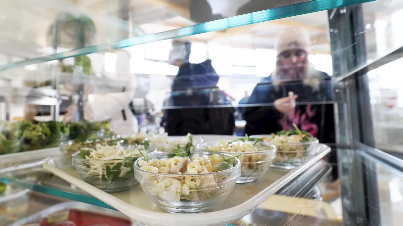 Faut-il généraliser le repas à 1 € pour tous les étudiants ? Le député LFI Louis Boyard lance une pétition