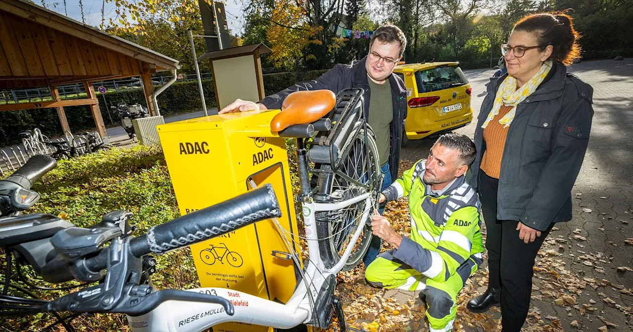 Pannenhilfe für Radler: ADAC stellt in Bielefeld neue Reparatursäulen auf