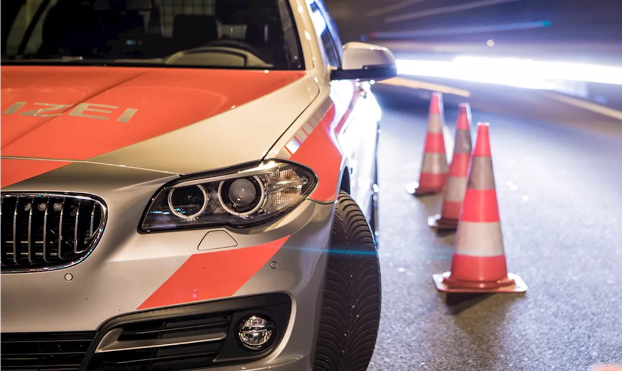 Hergiswil bei Willisau LU: Alkoholisierter Autofahrer (78) kollidiert mit Betonschacht