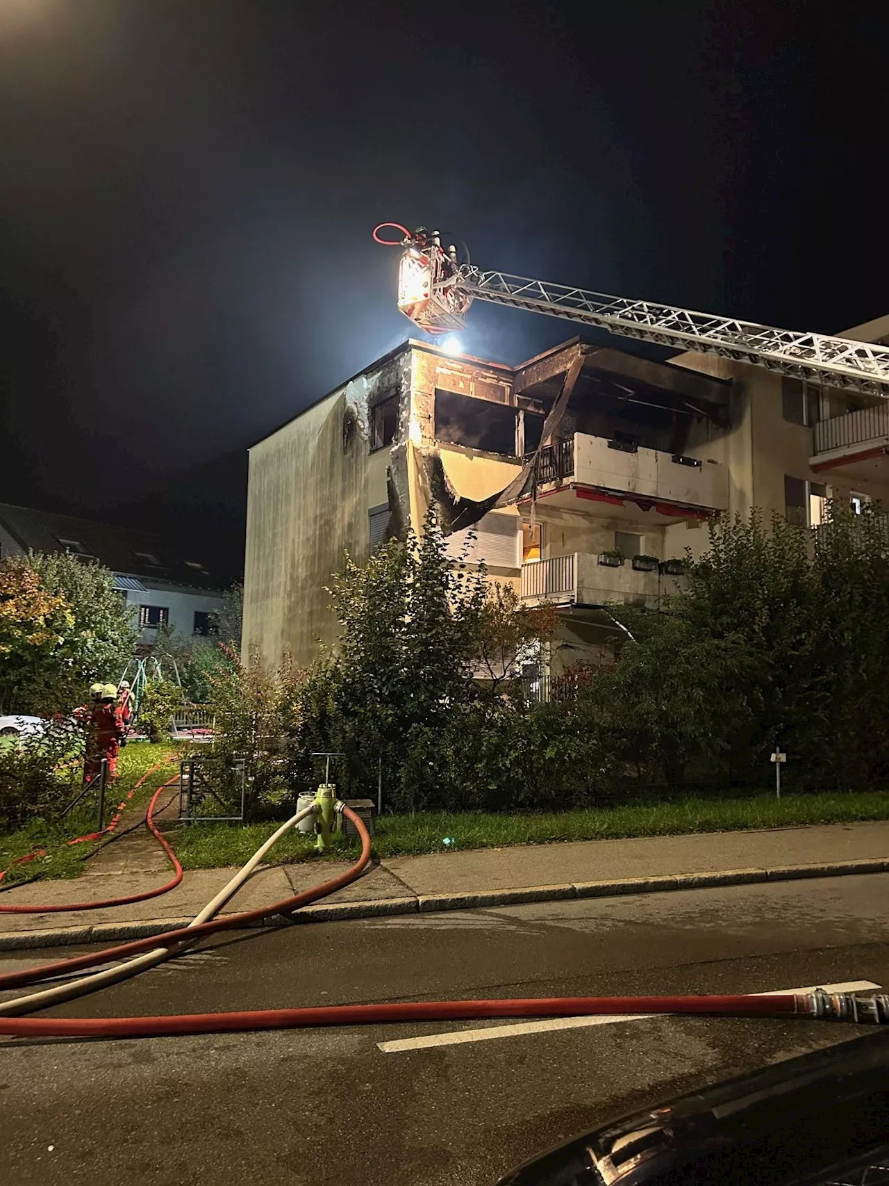 Pfäffikon ZH: Wohnungsbrand – vier Personen schwer verletzt