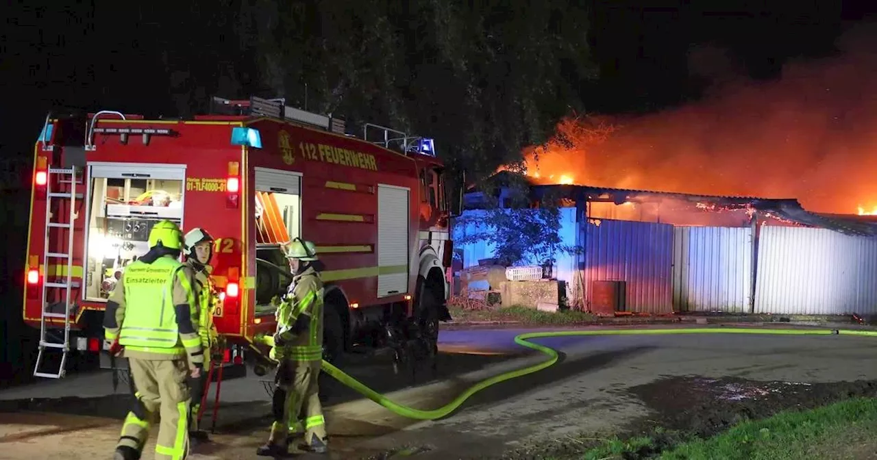 Grevenbroich: Brand in Schafzuchtbetrieb, Großeinsatz der Feuerwehr