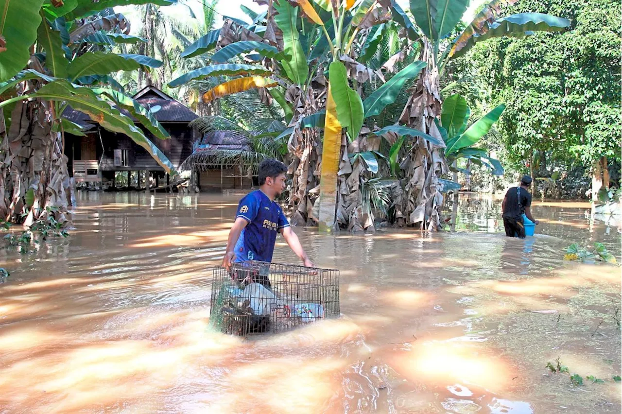 King Tide Threatens Malaysian Coasts