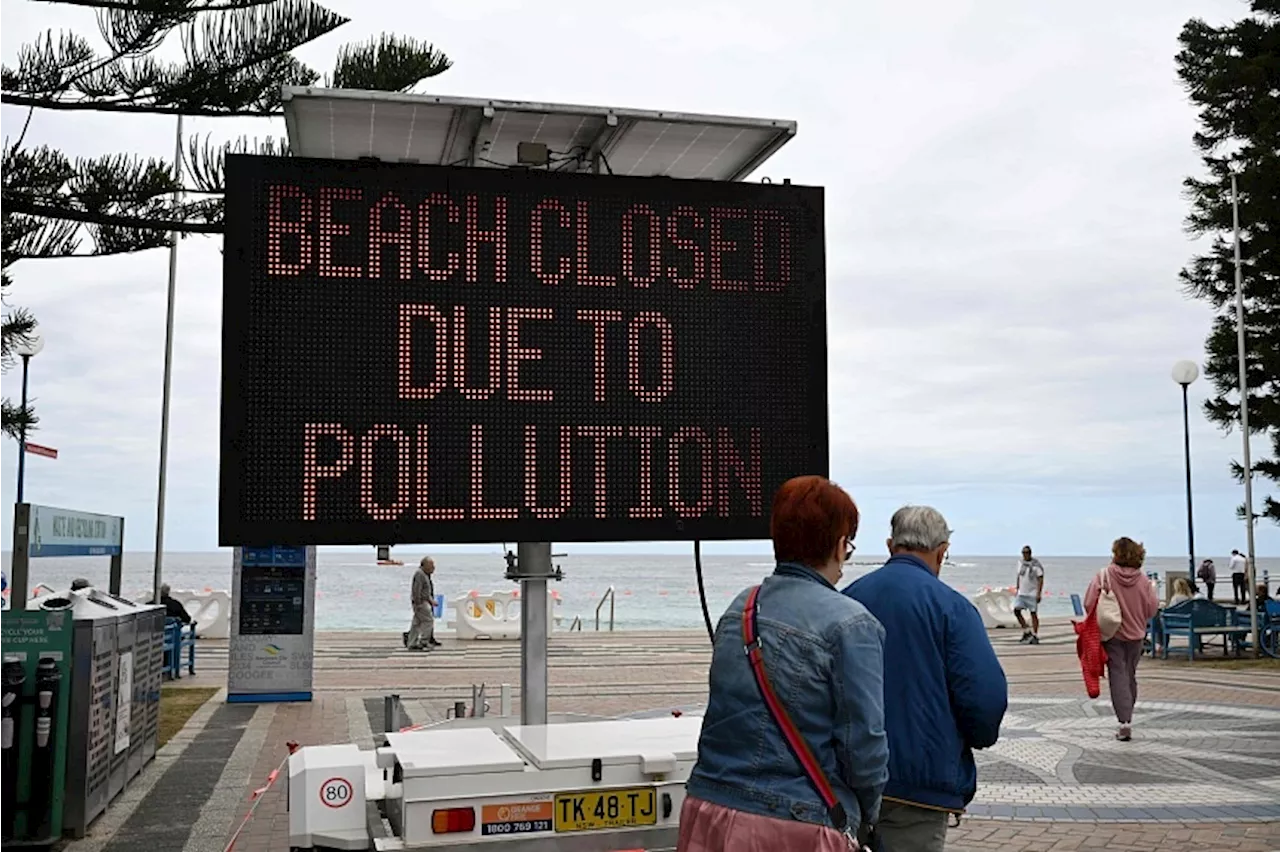 Sydney beaches closed due to toxic 'tar balls'