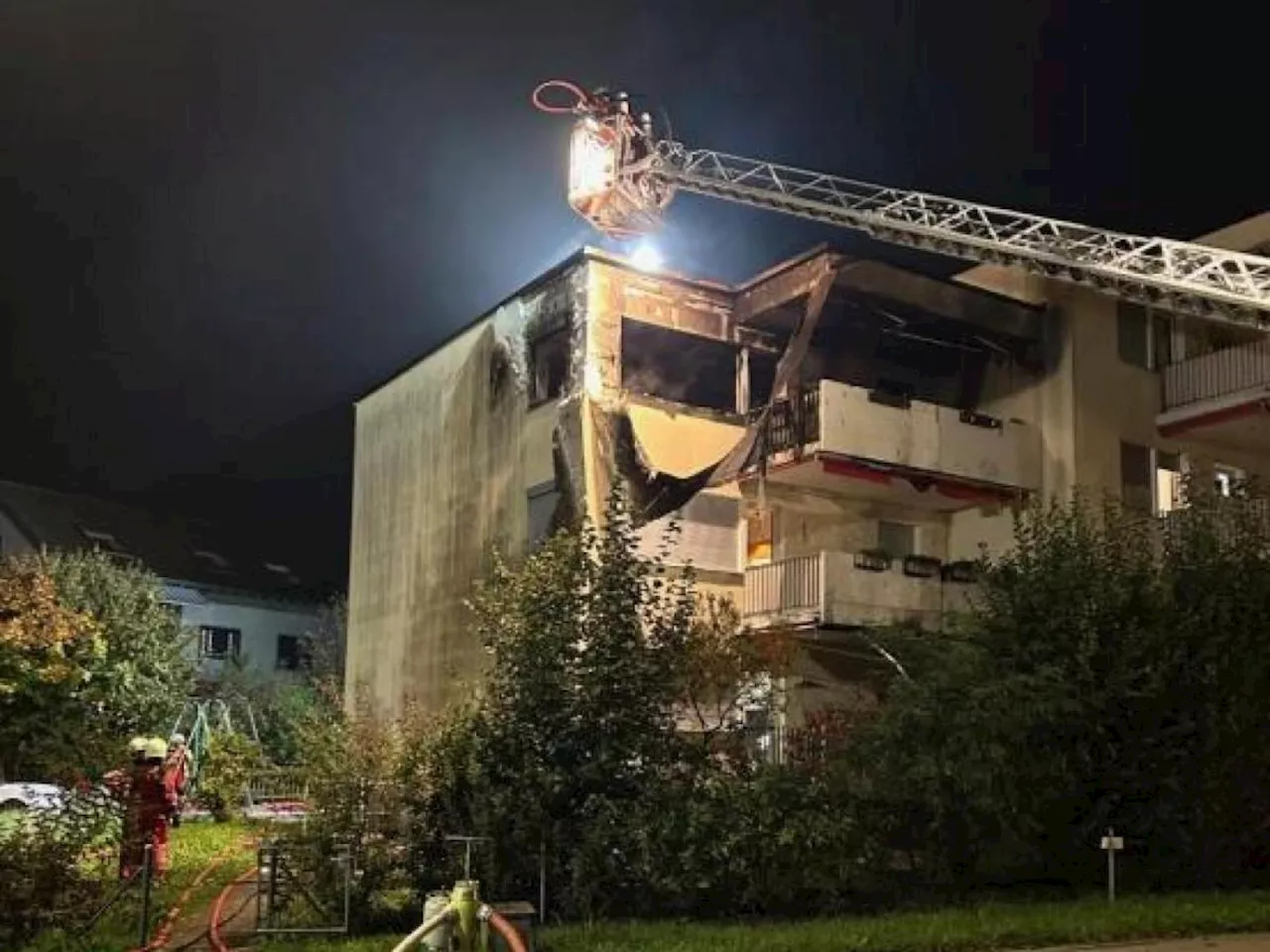 Vier Personen bei Wohnungsbrand in Pfäffikon ZH verletzt