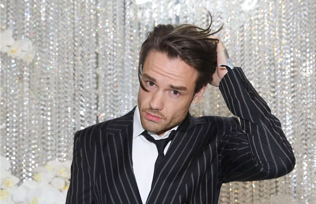 Liam Payne: Fans gather at hotel after One Direction star falls to death in Buenos Aires