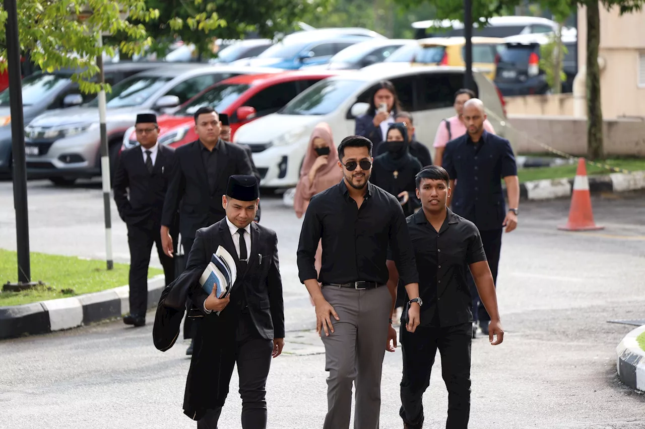 Aliff Aziz dan Ruhainies tiba di mahkamah, dikawal tiga bodyguard