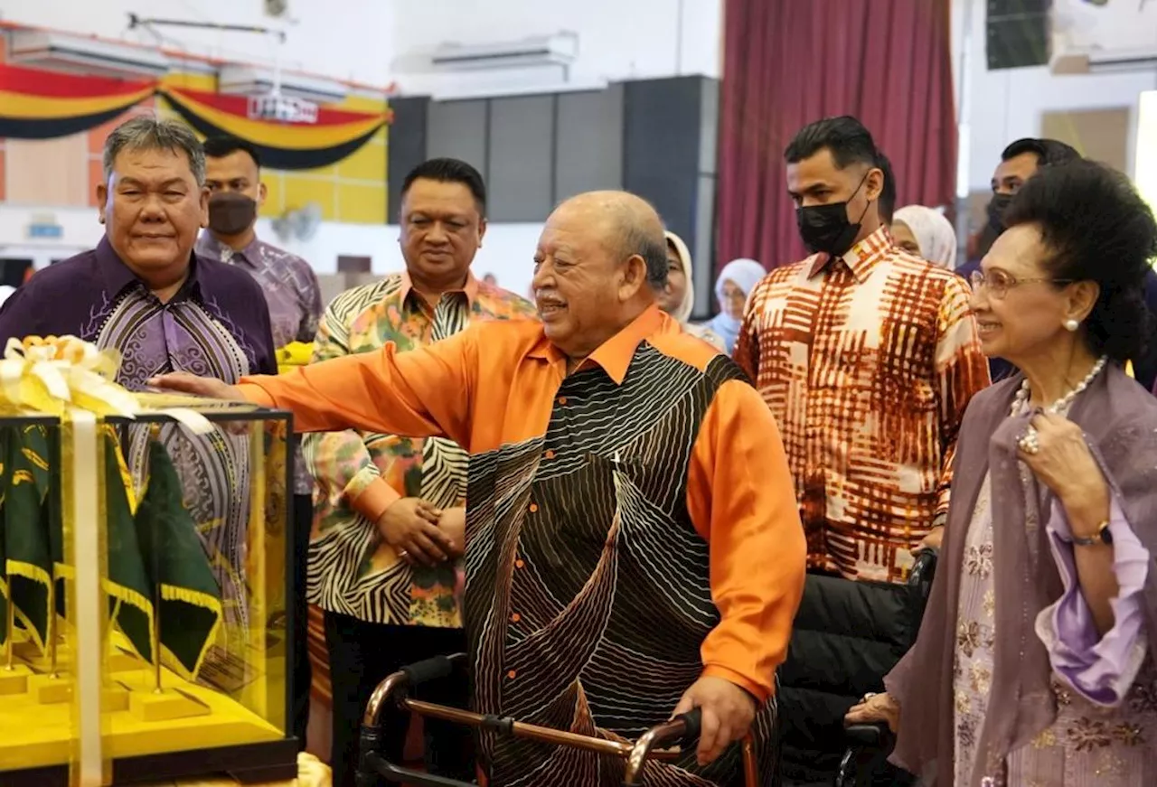 Istiadat Perbarisan Pertukaran Panji-Panji pamer prestasi tinggi