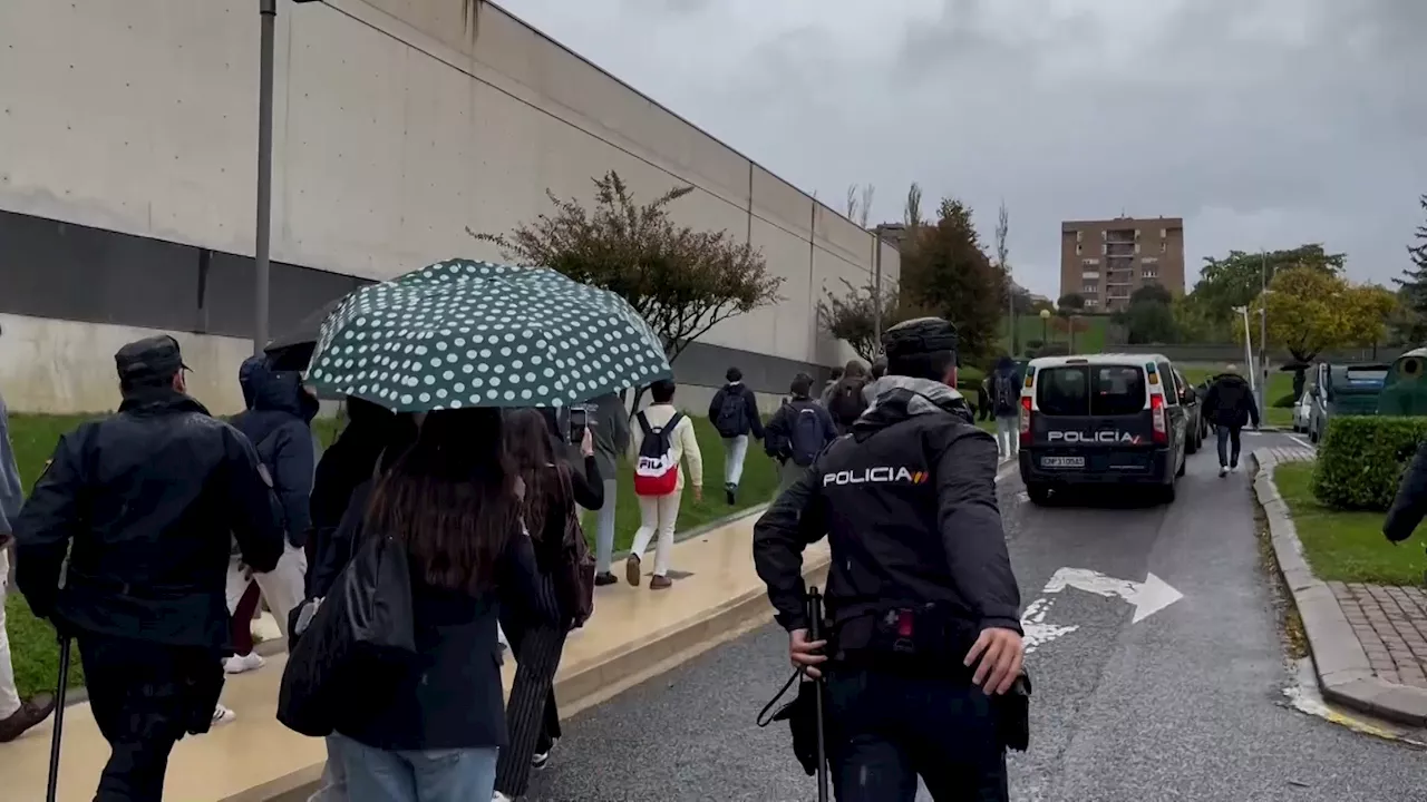 Un grupo de estudiantes insulta y abuchea a Marlaska tras inaugurar un acto en la Universidad de Navarra