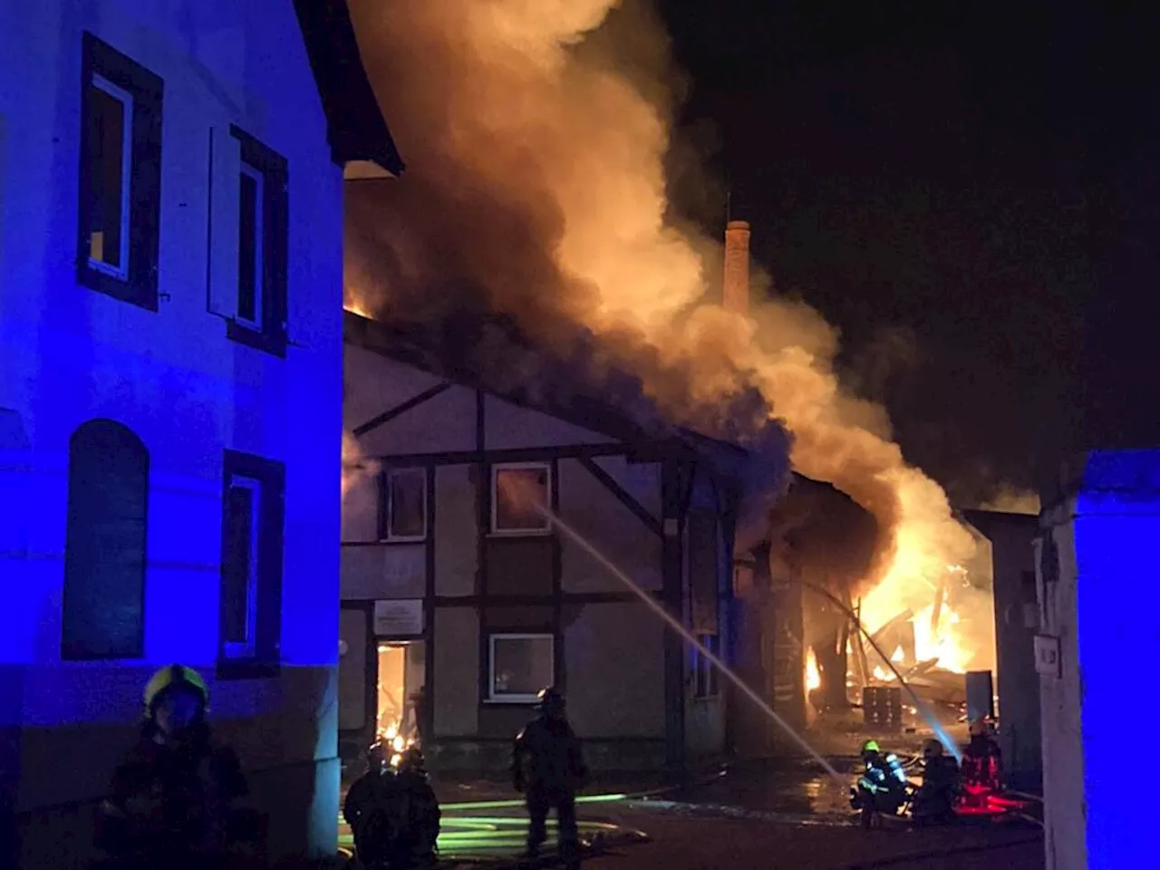 Bas-Rhin : un incendie ravage un vaste entrepôt contenant des scooters et des trottinettes électriques