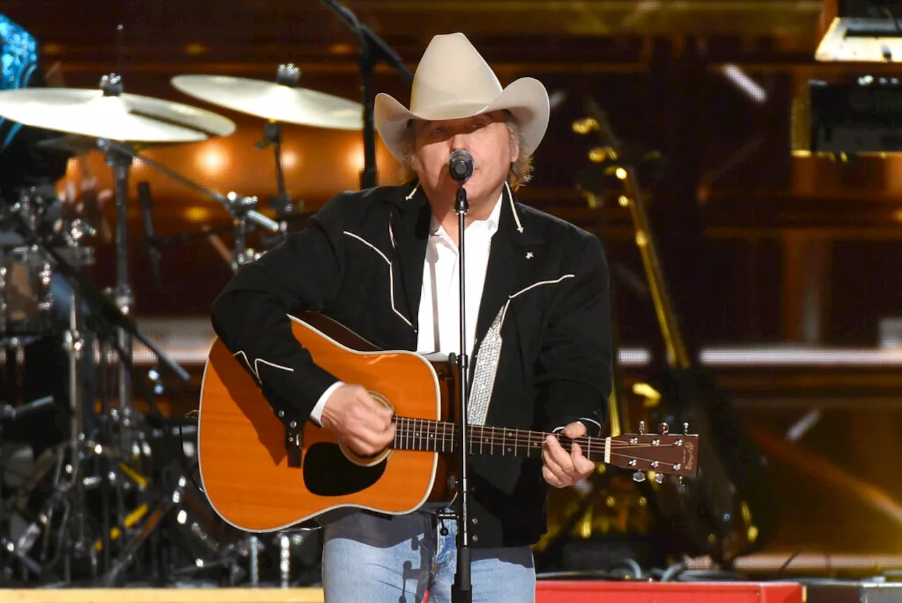 Country legend Dwight Yoakam on tour: How to find tickets