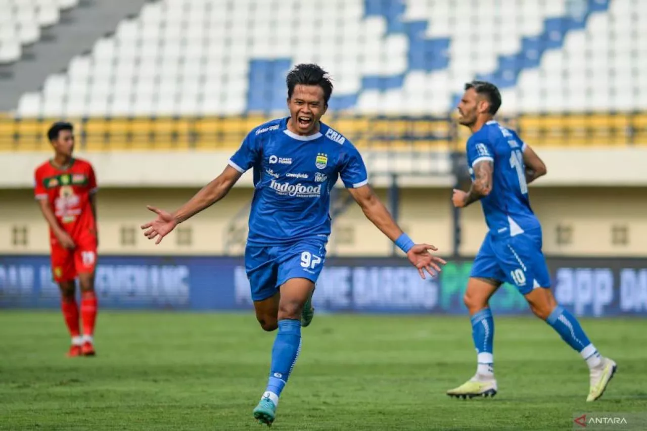 Persib Bandung petik kemenangan 2-0 atas Persebaya Surabaya