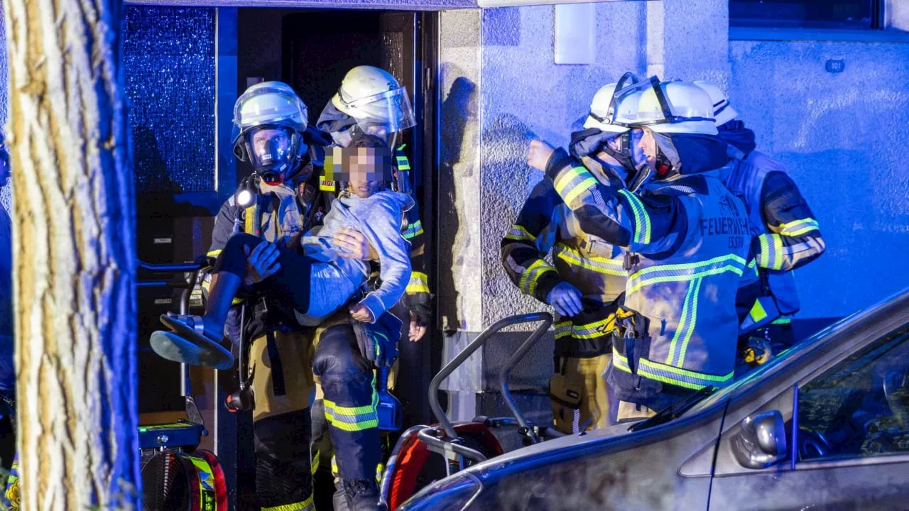 Kellerbrand in Essen: Feuerwehr rettet 40 Menschen aus Rauch-Falle